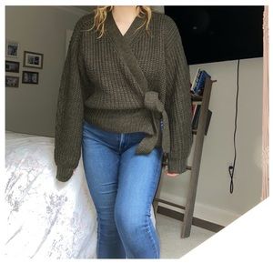 Never worn knitted green sweater